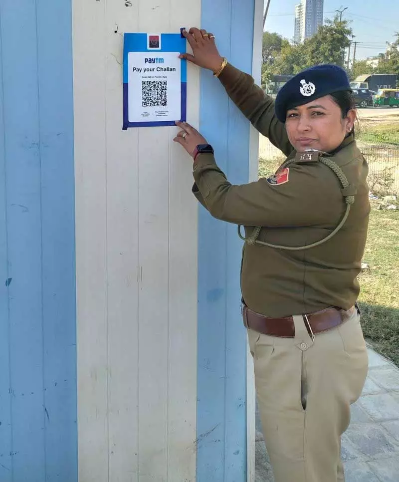 Haryana : गुरुग्राम ट्रैफिक पुलिस ने चालान भुगतान के लिए क्यूआर कोड लॉन्च किया Haryana : गुरुग्राम ट्रैफिक पुलिस ने चालान भुगतान के लिए क्यूआर कोड लॉन्च किया