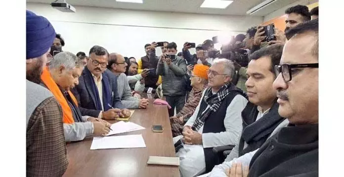 सत शर्मा ने BJP प्रदेश अध्यक्ष पद के लिए नामांकन दाखिल किया