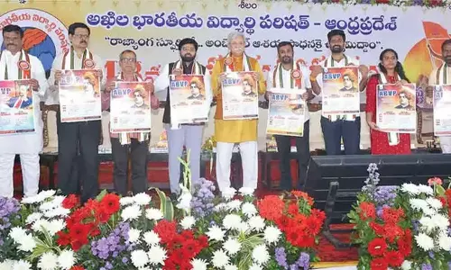 Andhra Pradesh : युवाओं को अपने लक्ष्य पर ध्यान केंद्रित करने के लिए प्रोत्साहित किया गया Andhra Pradesh : युवाओं को अपने लक्ष्य पर ध्यान केंद्रित करने के लिए प्रोत्साहित किया गया