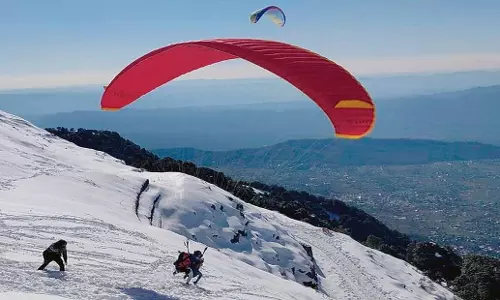 Himachal: धौलाधार में पैराग्लाइडिंग दुर्घटना में 4 बाल-बाल बचे Himachal: धौलाधार में पैराग्लाइडिंग दुर्घटना में 4 बाल-बाल बचे