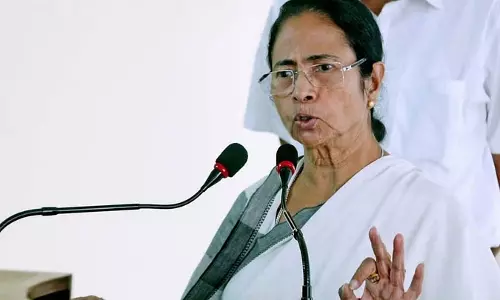 पुलिस और अस्पताल ने सबूत नष्ट करने की कोशिश की: आर जी कर पीड़िता के माता-पिता पुलिस और अस्पताल ने सबूत नष्ट करने की कोशिश की: आर जी कर पीड़िता के माता-पिता
