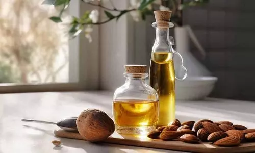 Skin Care: बादाम तेल या जैतून का तेल, जानें सर्दियों में आपकी त्वचा के लिए क्या है बेहतर Skin Care: बादाम तेल या जैतून का तेल, जानें सर्दियों में आपकी त्वचा के लिए क्या है बेहतर