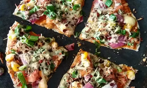Roti Pizza: घर में ही तैयार कर लेंगे यह स्वादिष्ट डिश Roti Pizza: घर में ही तैयार कर लेंगे यह स्वादिष्ट डिश