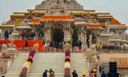 Ayodhya:  राम मंदिर में श्रद्धालुओं की भारी भीड़ के कारण मंदिर के कपाट 20 मिनट के लिए बंद करने पड़े
