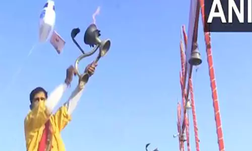 MahaKumbh 2025: त्रिवेणी संगम पर पुजारियों ने की आरती MahaKumbh 2025: त्रिवेणी संगम पर पुजारियों ने की आरती
