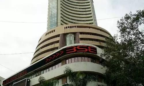Mumbai: रियल्टी, हेल्थकेयर शेयरों के दबाव में सेंसेक्स, निफ्टी में दो दिन की तेजी रुकी