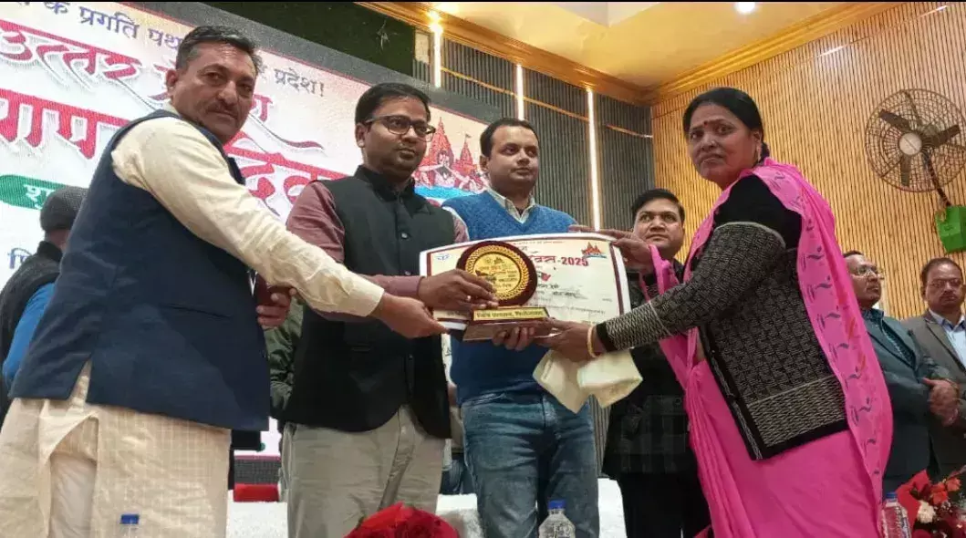 Firozabad: फिरोजाबाद क्लब में उत्तर प्रदेश स्थापना दिवस का शुभारम्भ हुआ