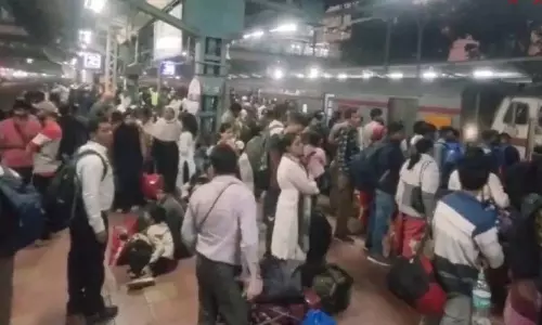 जंबो ब्लॉक के कारण पश्चिमी रेलवे पर यात्रियों को परेशानी जंबो ब्लॉक के कारण पश्चिमी रेलवे पर यात्रियों को परेशानी