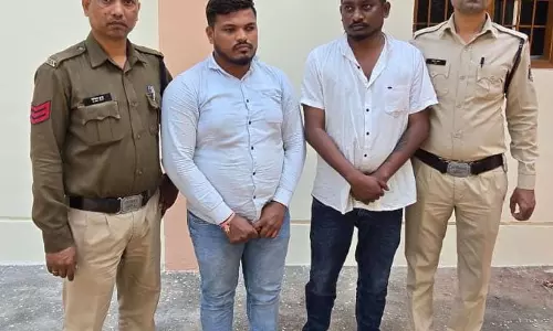 दो सटोरिए धमतरी शहर में पकड़ाए, मोबाईल और नकदी जब्त