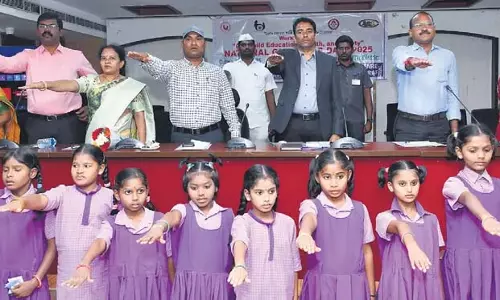 NTR जिला कलेक्टर जी लक्ष्मीषा ने माता-पिता से लड़कियों की सुरक्षा-शिक्षा और सशक्तिकरण का आग्रह किया