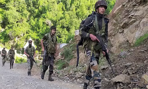 Kathua में आतंकवादियों के साथ मुठभेड़ के बाद सेना ने तलाशी अभियान शुरू किया Kathua में आतंकवादियों के साथ मुठभेड़ के बाद सेना ने तलाशी अभियान शुरू किया