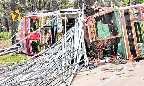 लक्ष्मीपुर-नारायणपट्टनम घाट मार्ग दुर्घटनाओं का अड्डा बन गए