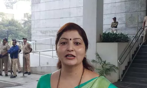 सुप्रिया सुले कोसबक सिखाएं तो आधा महाराष्ट्र सुरक्षित हो जाएगा: रूपाली चाकणकर