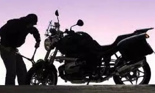 शहर की खबरें: दोपहिया वाहन चोर, पुलिस ने डांटा