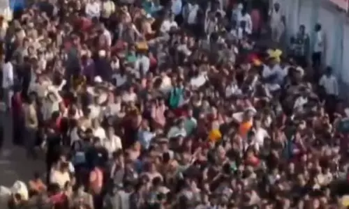 मुंबई : पश्चिमी रेलवे प्रोजेक्ट के कारण ट्रेन का परिचालन प्रभावित, यात्री परेशान
