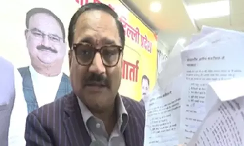 वीरेंद्र सचदेवा ने आप पर महिलाओं के फॉर्म कबाड़ में बेचने का लगाया आरोप वीरेंद्र सचदेवा ने आप पर महिलाओं के फॉर्म कबाड़ में बेचने का लगाया आरोप