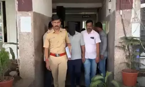 महाराष्ट्र: ठाणे में अवैध रूप से रह रहे 5 बांग्लादेशी गिरफ्तार महाराष्ट्र: ठाणे में अवैध रूप से रह रहे 5 बांग्लादेशी गिरफ्तार
