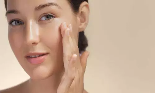 Winter Skin Care: सर्दियों में त्वचा को हाइड्रेट रखने के लिए अपनाएं ये कारगर उपाय, चमक उठेगी आपकी त्वचा Winter Skin Care: सर्दियों में त्वचा को हाइड्रेट रखने के लिए अपनाएं ये कारगर उपाय, चमक उठेगी आपकी त्वचा
