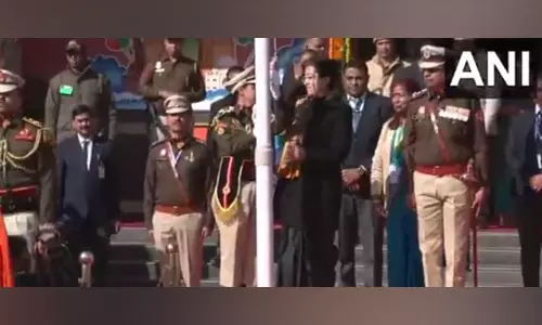 Delhi CM ने छत्रसाल स्टेडियम में गणतंत्र दिवस समारोह के दौरान राष्ट्रीय ध्वज फहराया Delhi CM ने छत्रसाल स्टेडियम में गणतंत्र दिवस समारोह के दौरान राष्ट्रीय ध्वज फहराया