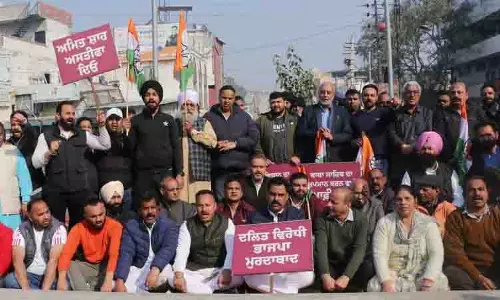 Punjab: कांग्रेस नेताओं ने शाह के खिलाफ प्रदर्शन किया
