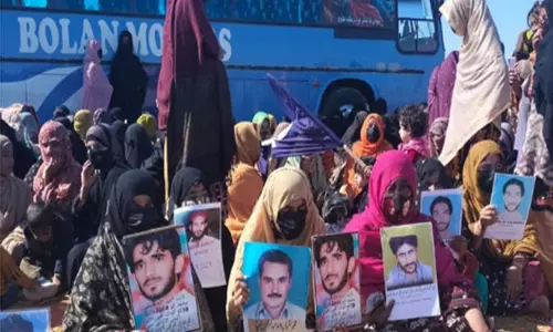 Balochistan: बलूच स्मरण दिवस पर प्रतिबंधों के बीच दलबंदिन ने बड़े विरोध प्रदर्शन की तैयारी की Balochistan: बलूच स्मरण दिवस पर प्रतिबंधों के बीच दलबंदिन ने बड़े विरोध प्रदर्शन की तैयारी की