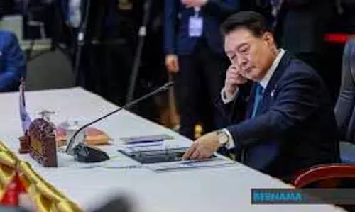 South Korea अभियोजकों ने यून की गिरफ़्तारी की अवधि बढ़ाने का अनुरोध किया South Korea अभियोजकों ने यून की गिरफ़्तारी की अवधि बढ़ाने का अनुरोध किया