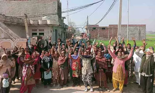 Jalandhar: बिजली कनेक्शन काटे गए, विरोध के बाद बहाल किए गए Jalandhar: बिजली कनेक्शन काटे गए, विरोध के बाद बहाल किए गए