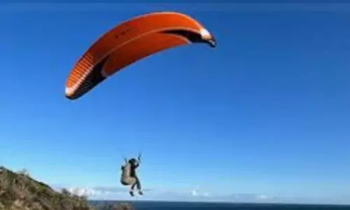 Goa में घातक दुर्घटना के बाद राज्यभर में पैराग्लाइडिंग परिचालन स्थगित Goa में घातक दुर्घटना के बाद राज्यभर में पैराग्लाइडिंग परिचालन स्थगित
