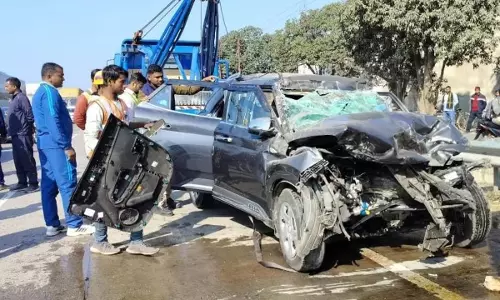 आर्मी अफसर और उनकी बेटी की मौत, महाकुंभ से घर लौटते समय हादसा आर्मी अफसर और उनकी बेटी की मौत, महाकुंभ से घर लौटते समय हादसा