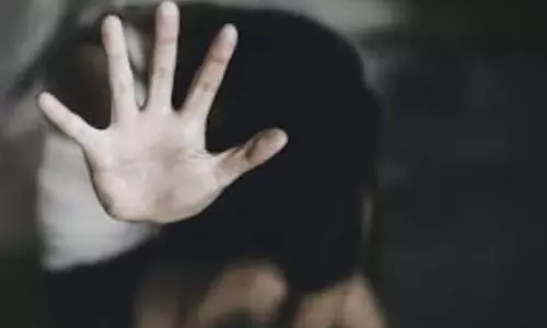 Under-Gown में नाबालिगों पर युवक के हमले से स्थानीय स्तर पर विरोध प्रदर्शन शुरू