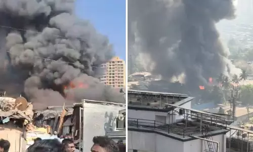 Mumbai: फर्नीचर मार्केट में लगी भीषण आग का VIDEO आया सामने