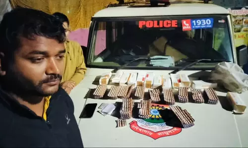 एक्टिवा की डिक्की से नशीली टेबलेट जब्त, युवक गिरफ्तार एक्टिवा की डिक्की से नशीली टेबलेट जब्त, युवक गिरफ्तार