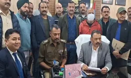 Uttarakhand STF ने झारखंड में 2 लाख रुपये के इनामी वांछित अपराधी को गिरफ्तार किया Uttarakhand STF ने झारखंड में 2 लाख रुपये के इनामी वांछित अपराधी को गिरफ्तार किया