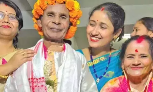 असम के गुवाहाटी में हुई एक शादी इंटरनेट पर खूब वायरल हो रही असम के गुवाहाटी में हुई एक शादी इंटरनेट पर खूब वायरल हो रही