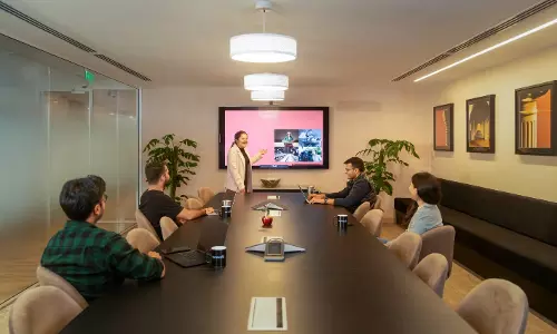 Noida: सेवानिवृत्त जज की बैठक में यूनिटेक के बकाये की जानकारी मांगी