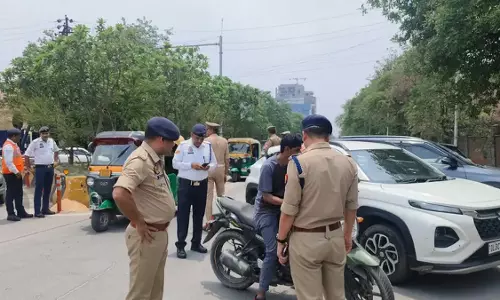 Noida यातायात सलाह: गणतंत्र दिवस समारोह से पहले मालवाहक वाहनों पर प्रतिबंध Noida यातायात सलाह: गणतंत्र दिवस समारोह से पहले मालवाहक वाहनों पर प्रतिबंध