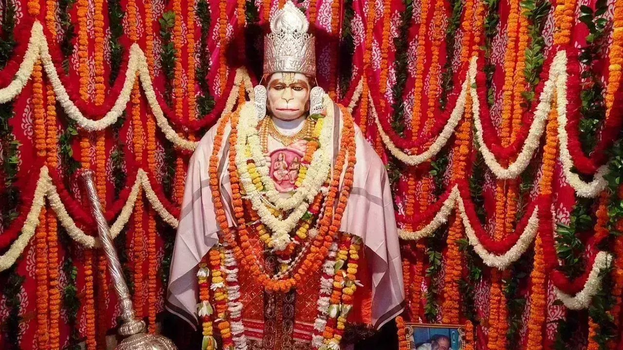 Shaniwar को करें हनुमान मंदिर के दर्शन, पूरी करेंगे मनोकामना Shaniwar को करें हनुमान मंदिर के दर्शन, पूरी करेंगे मनोकामना