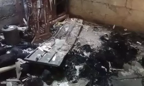 Kerala : मां से विवाद के बाद नशेड़ी ने घर में लगाई आग Kerala : मां से विवाद के बाद नशेड़ी ने घर में लगाई आग