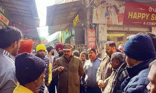 Ludhiana: प्रशासन पर विशेष बिक्री बाजार के आयोजन पर ‘आंखें मूंदने’ का सवाल उठाया