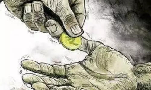 ऋण चुकाने में देरी: फाइनेंस कंपनी ने सास और नवजात को निकाला, घर जब्त