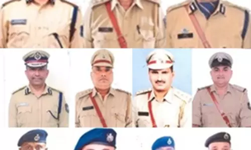 Republic Day: गुजरात पुलिस कर्मियों को विशेष सेवा पदक प्रदान किए गए Republic Day: गुजरात पुलिस कर्मियों को विशेष सेवा पदक प्रदान किए गए