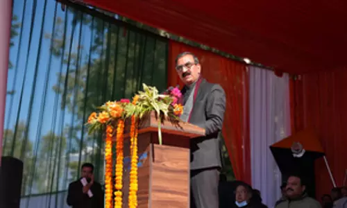 Himachal CM ने बीर पैराग्लाइडिंग सेंटर का उद्घाटन किया