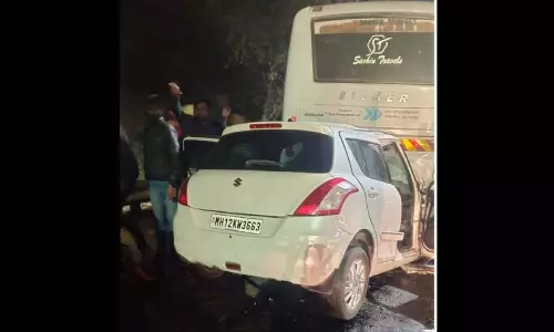तेज रफ्तार मोटर बस की चपेट में आने से कॉलेज के युवक की मौत तेज रफ्तार मोटर बस की चपेट में आने से कॉलेज के युवक की मौत