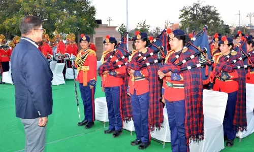 Jaipur: गणतंत्र दिवस की पूर्व संध्या पर अमर जवान ज्योति पर विशेष कार्यक्रम का हुआ आयोजन Jaipur: गणतंत्र दिवस की पूर्व संध्या पर अमर जवान ज्योति पर विशेष कार्यक्रम का हुआ आयोजन