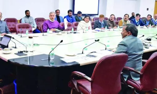 मुख्यमंत्री ने J&K में प्रमुख जलविद्युत परियोजनाओं को शीघ्र पूरा करने का आग्रह किया मुख्यमंत्री ने J&K में प्रमुख जलविद्युत परियोजनाओं को शीघ्र पूरा करने का आग्रह किया