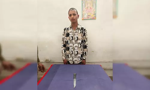 Raipur Video: झोलटू की घेराबंदी...चाकूबाज गुंडा बदमाश रायपुर पुलिस के हत्थे चढ़ा