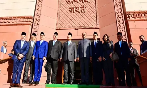 इंडोनेशिया के राष्ट्रपति प्रबोवो सुबिआंतो ने संसद भवन का दौरा किया इंडोनेशिया के राष्ट्रपति प्रबोवो सुबिआंतो ने संसद भवन का दौरा किया