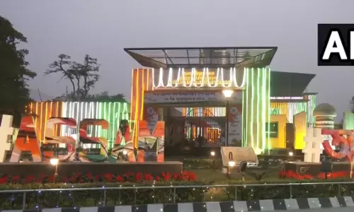 गणतंत्र दिवस पर असम विधान सभा की इमारत तिरंगे के रंग में रंगी, VIDEO... गणतंत्र दिवस पर असम विधान सभा की इमारत तिरंगे के रंग में रंगी, VIDEO...