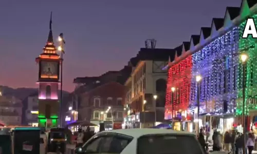 गणतंत्र दिवस की पूर्व संध्या पर लाल चौक स्थित घंटाघर को रोशन किया गया, VIDEO गणतंत्र दिवस की पूर्व संध्या पर लाल चौक स्थित घंटाघर को रोशन किया गया, VIDEO