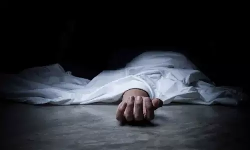 पति को शौचालय में किया बंद और फंदे से लटककर दे दी जान, जाँच में जुटी पुलिस